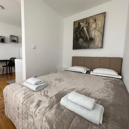 Aura Apartment Belgrade Extérieur photo
